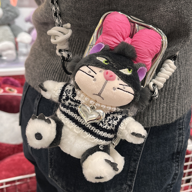 ルシファーの猫の漫画の携帯電話のバッククリップのひものぬいぐるみのペンダントの殻の斜めのショルダーはチェーンにまたがって車をかけることができます。|undefined