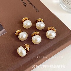 ハイエンドの絶妙でファッショナブルなパールブローチボタンは、服の襟ピン、胸の露出防止加工品、女性用の隠しボタンを固定します。