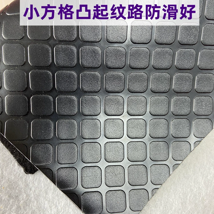 Автоковрик из ПВХ, материал серый с черными точками, маленькие квадраты, водонепроницаемый, нескользящий, износостойкий.