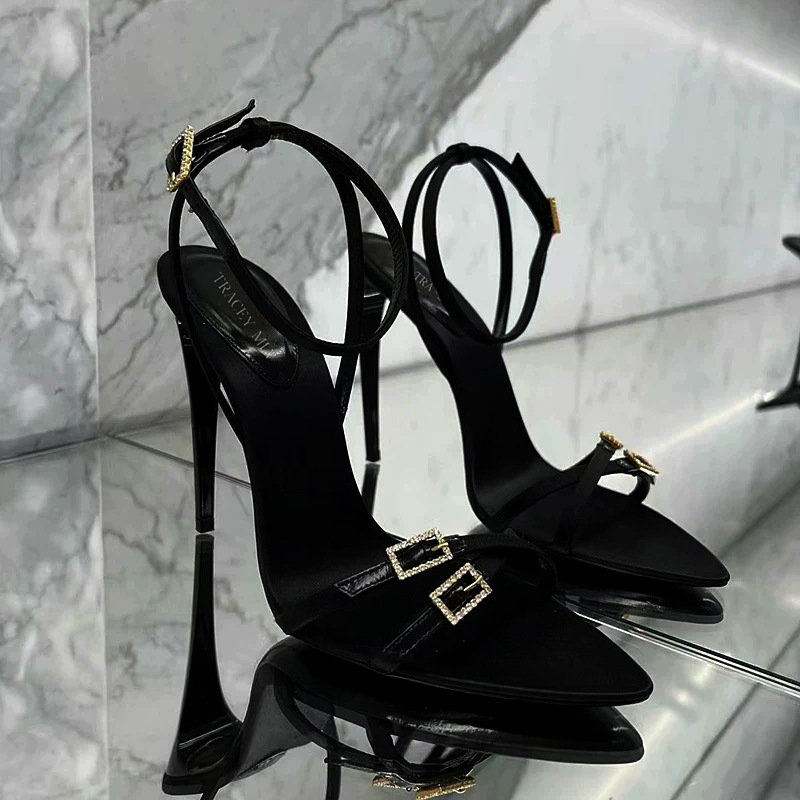 Qadın açıq barmaq stiletto ayaqqabı, qara rinstoun, patent dəri