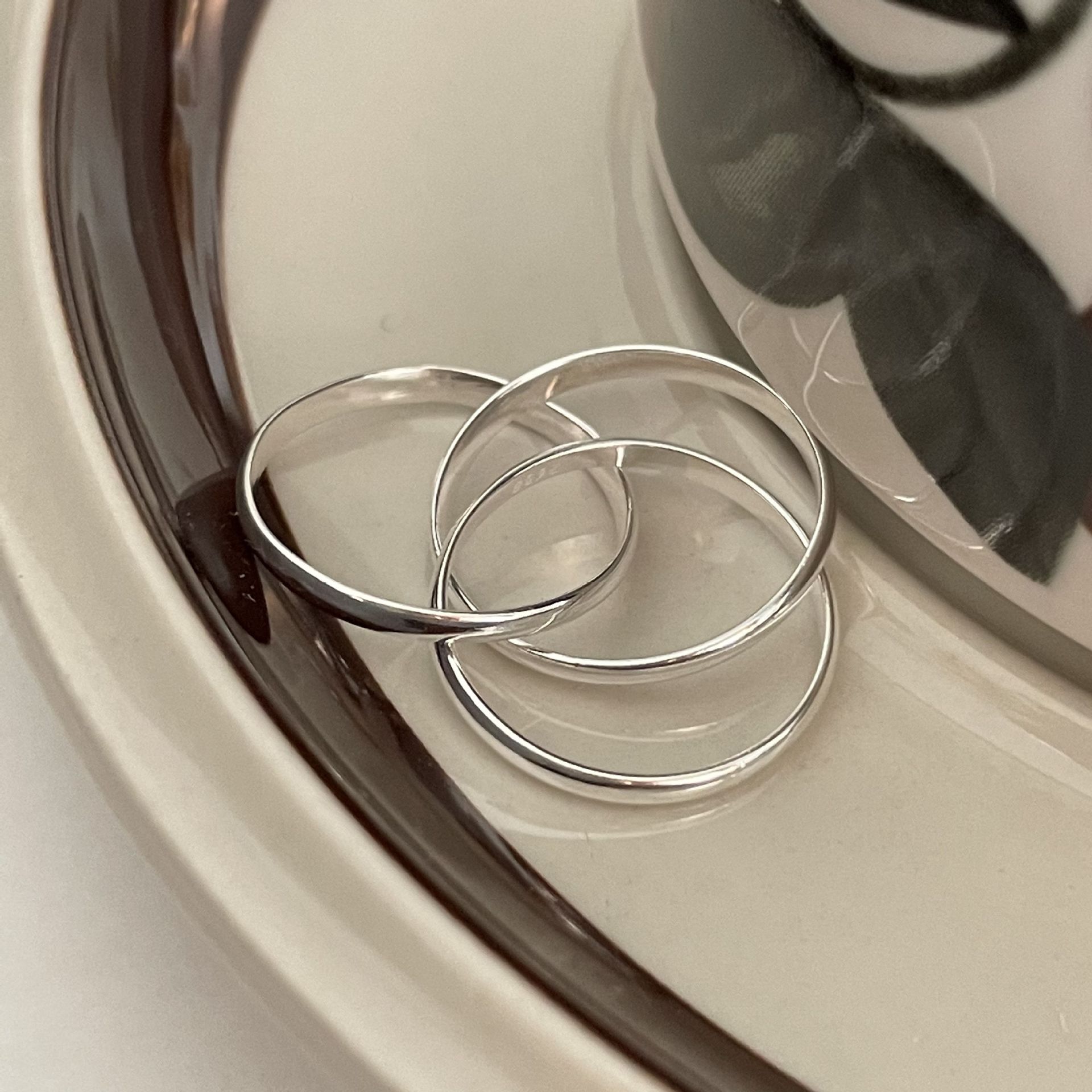 Round, Solid Color Pattern Women's Gender 925 Sterling Silver Round Solid Color Rings