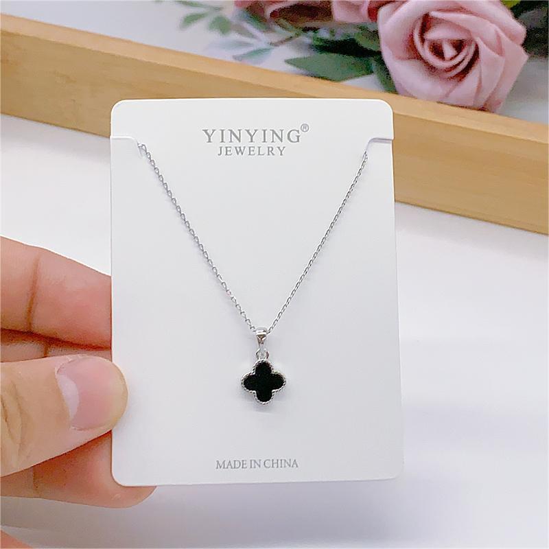 검은색 네잎 클로버