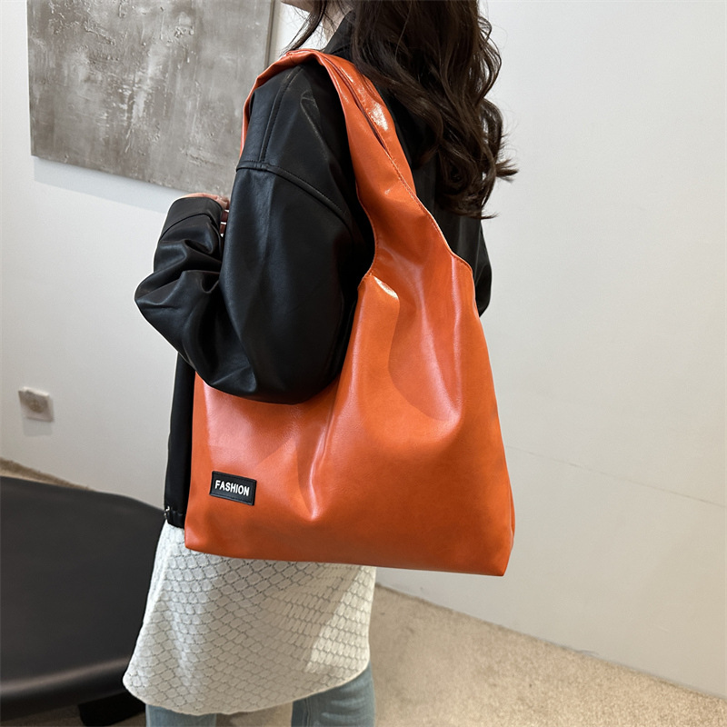 Bolsa de brazo retro nicho para mujeres 2024 otoño y invierno nueva moda coreana bolso de hombro de gran capacidad