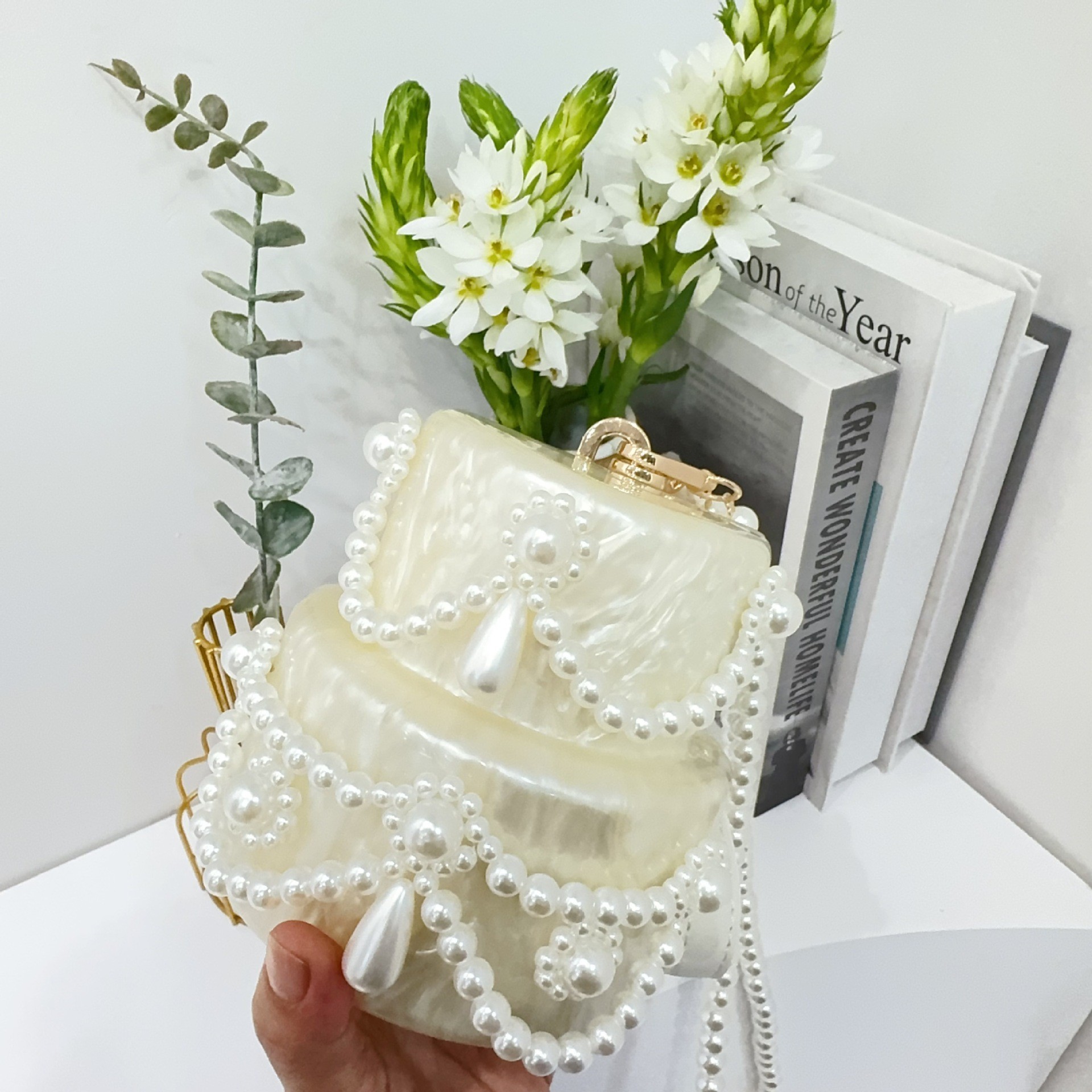 Europa y los Estados Unidos nuevas bolsas de cena de damas un solo hombro inclinado para la fiesta de bodas bolsas de mano de perlas acrílicas especiales bolsas de cena