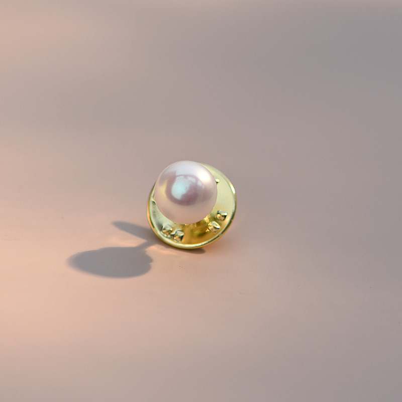 Anti-Exposure Brooch V-Neck Hidden Button Natural Pearl Retro Suit Shirt High-End Pin Niche Design Collar Pin Anti-Exposure Brooch V-Neck Hidden Button Natural Pearl Retro Suit Shirt High-End Pin Niche Design Collar Pin