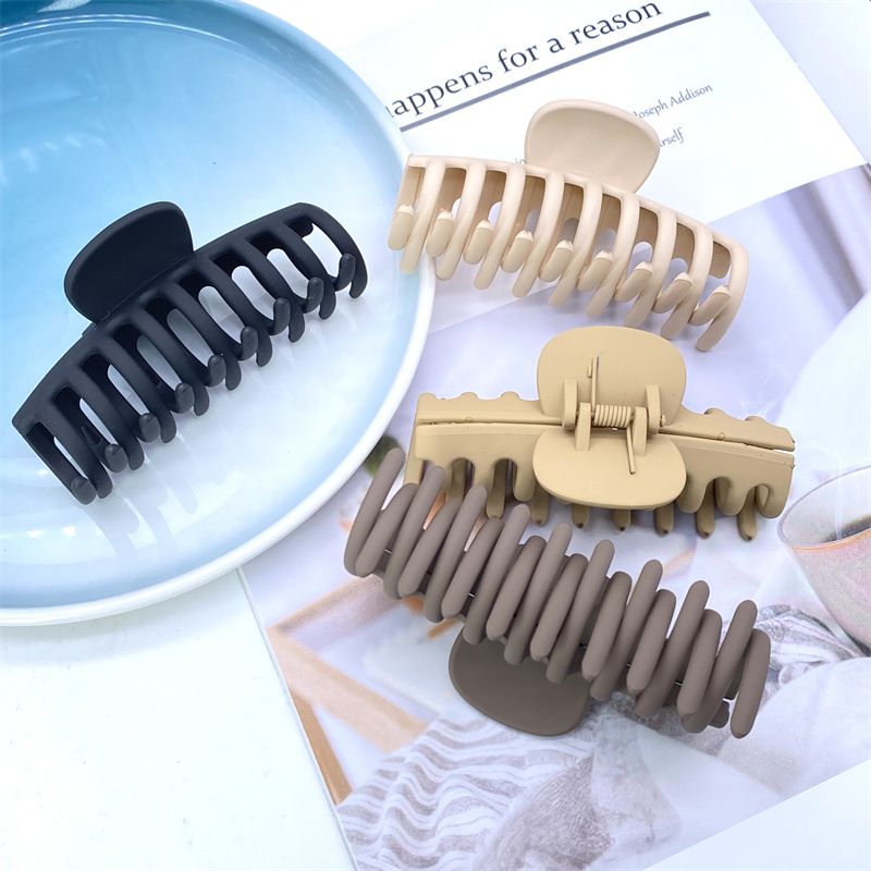 Pintura de caucho de alta calidad de plástico de tamaño grande y mediano tamaño pequeño agarre leche té color horquilla hacia atrás cabeza agarre 2 yuanes supermercado accesorios para el cabello