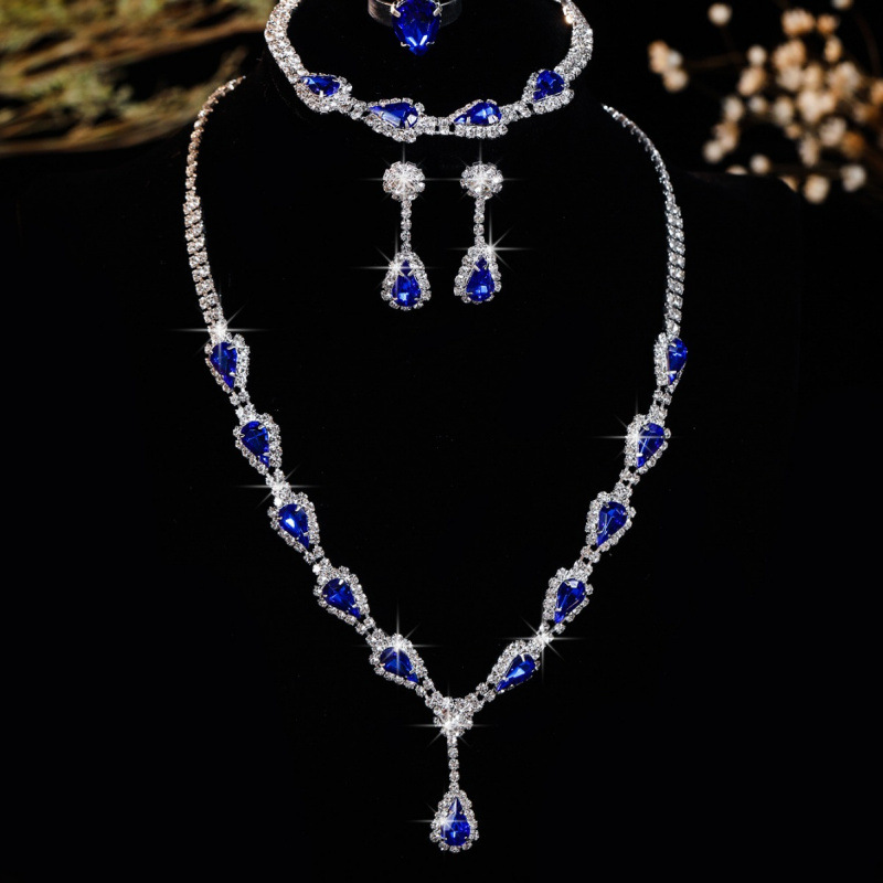Bruidssieraden set met strass ketting en oorbellen elegant_voghion.com