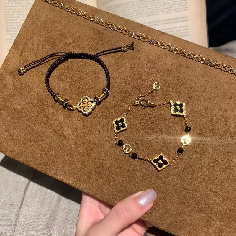 Old Money style, retro black and gold floral bracelet, fashionable, exquisite, high-end, creative, luxurious, elegant, unique, and versatile accessory Old Money style, retro black and gold floral bracelet, fashionable, exquisite, high-end, creative, luxurious, elegant, unique, and versatile accessory