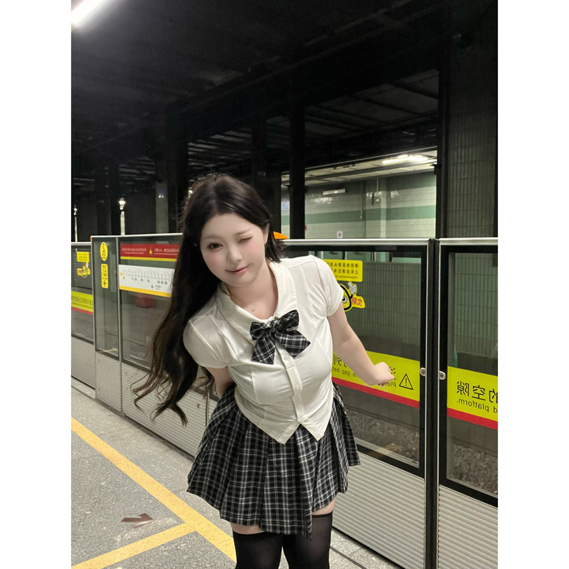 Summer New Plaid Top and Skirt Set for Women, Jk Style High-Waisted Slimming Shirt with a Unique and Elegant Vibe