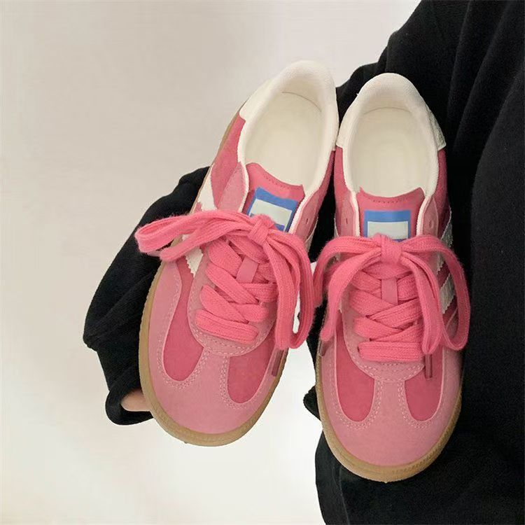 Zapatos de entrenamiento de chicas retro 2026 primavera y otoño nuevos zapatos blancos con suela suave que coinciden con zapatos de skate casuales de nicho