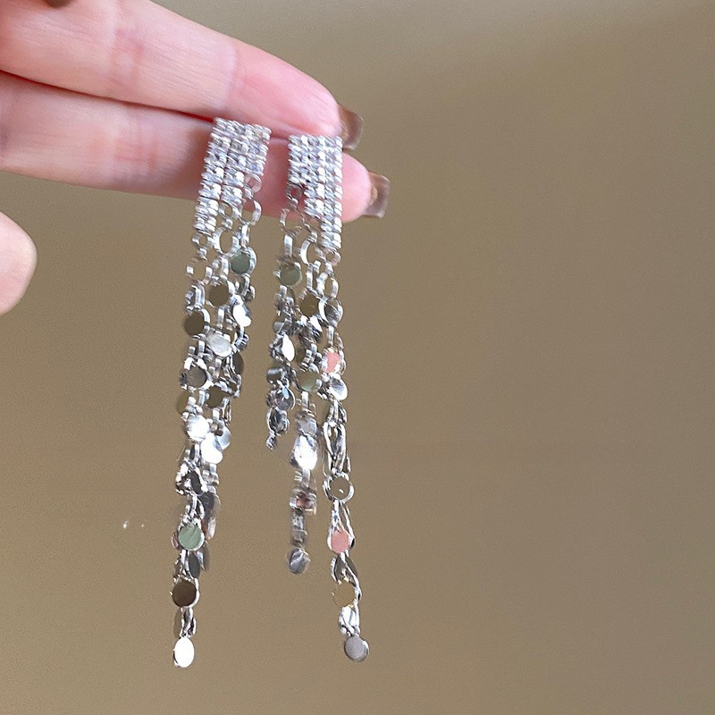 Pendientes de borla de hojas de diamantes súper parpadeantes de plata Pendientes de temperamento de moda Pendientes de diseño de nicho femenino Lujo ligero y de alta gama