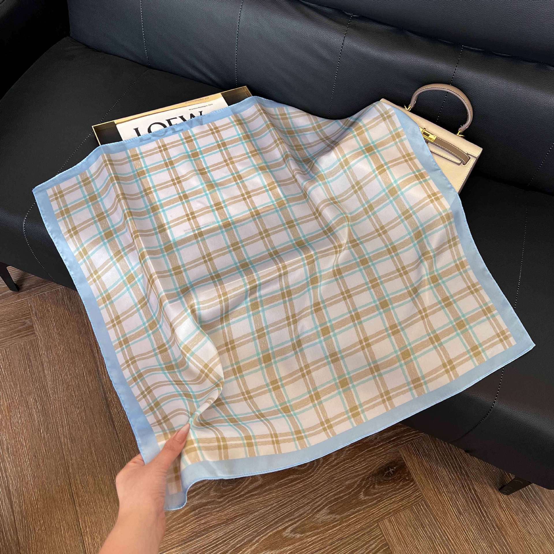 Transfronterizos nuevos bufandas de seda azul de alto nivel de seda cuadrada de simulación bufandas de moda de decoración de moda de combinación bolsa correa de pelo bufandas profesionales