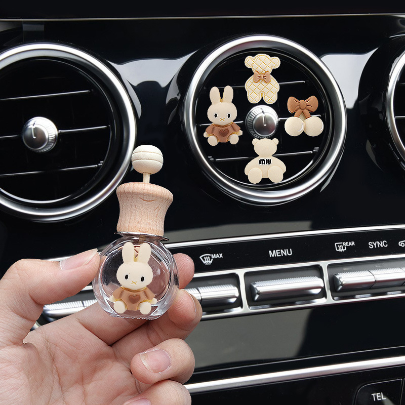 Aromaterapia de coche nuevo 2024 aire acondicionado de coche salida de aire botella de decoración perfume fragancia ligera de larga duración pequeña decoración de coche