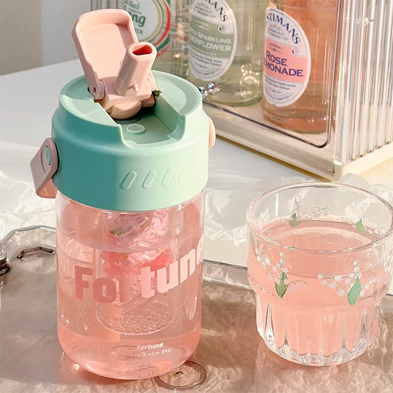 High quality handheld glass for elementary school students, plastic flavored tea for home use