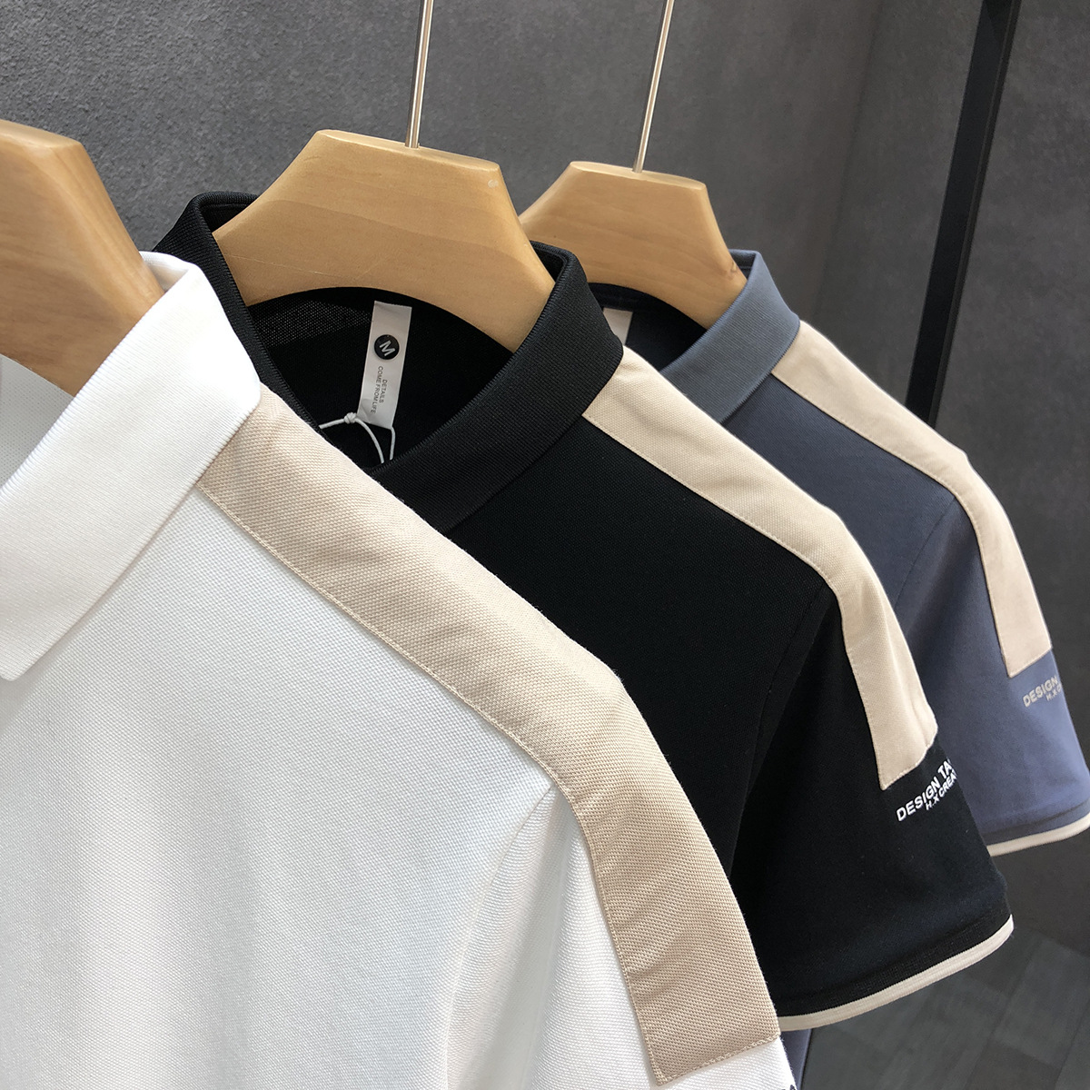 Camisa de polo de verano súper guapo Camiseta de cuello de color de contraste de marca de moda de manga corta para hombres 2023 nueva camiseta de gama alta para hombres