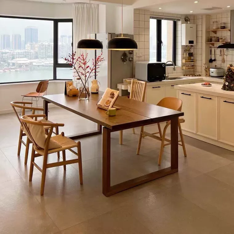 Скандинавская массивная древесина Мобьен Обеденный стол и стулья