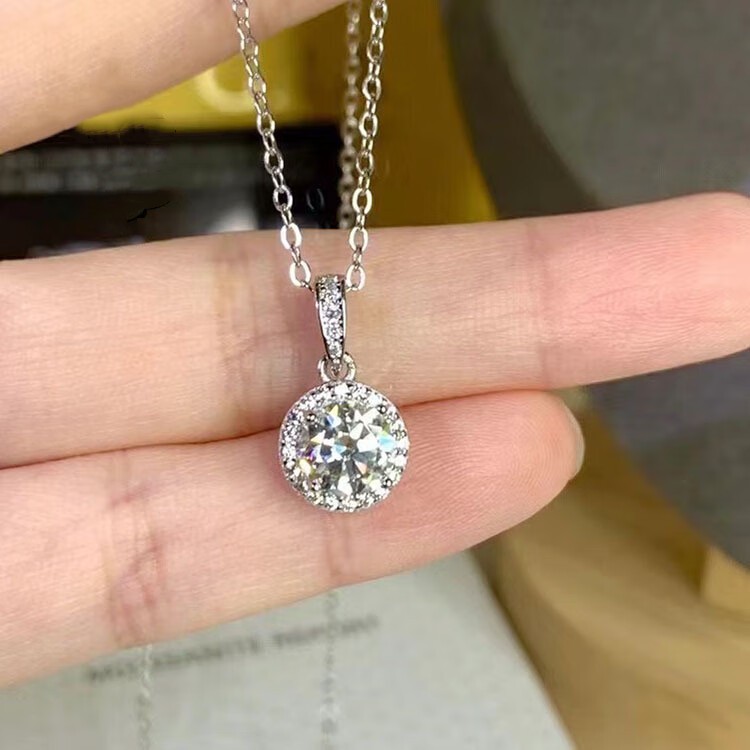 925 Sterling Silver Material Round Pattern All Seasons Season 925 Sterling Silver Round Moissanite Zircon Pendant Necklace