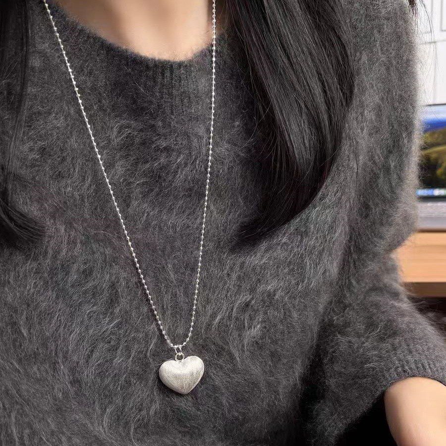 韩系高级感银色拉丝砰砰心时髦桃心圆珠长项链ins女百搭通勤配饰