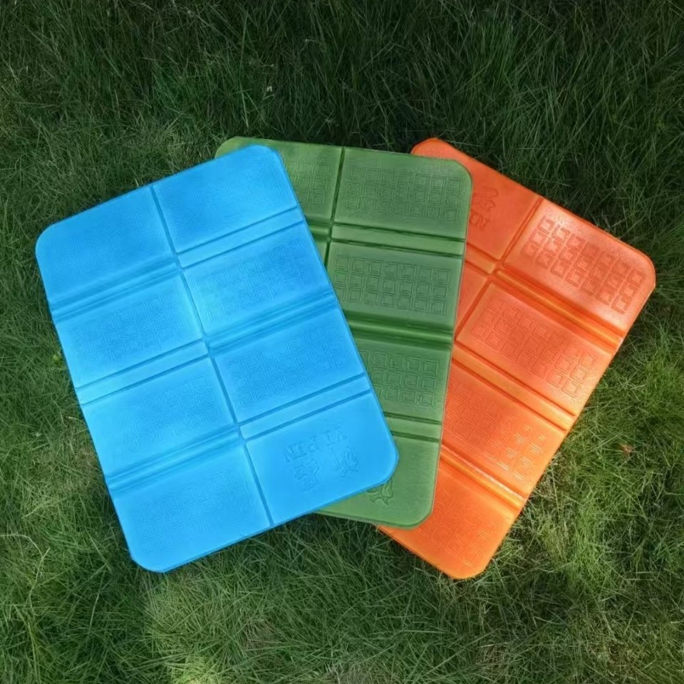 야외용 1인용 접이식 방수 쿠션 휴대용 캠핑 매트 버스 매트 여행용 야외 매트 방수 및 냉각 방지 쿠션