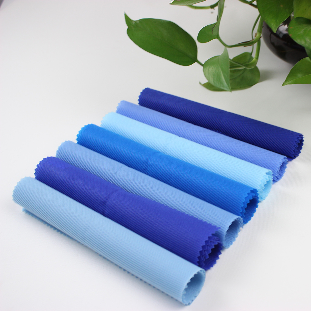 厂家直销生活用品无纺布家居挂袋厨房卧室简易收纳实用多功能