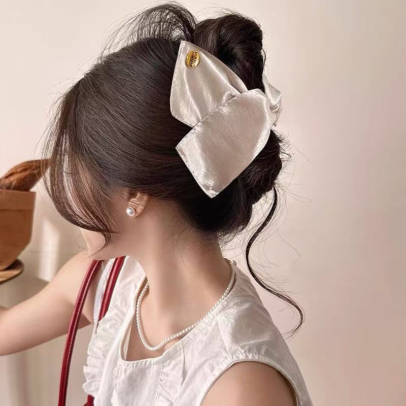 2025年の人気のサテン三角サメクリップ、女性用のハイエンドの大きなヘアクリップ、後頭部のヘアアーティファクト、気質アップグレード|undefined