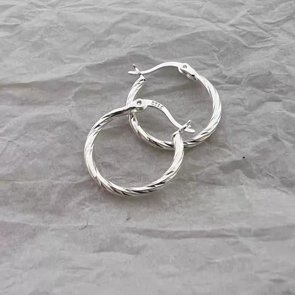Korean Geometric Twist Hoop Earrings, Feminine Niche Design, Korean Versatile Sparkling Car Flower Modified Earrings