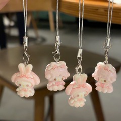 サンリオの子羊のペンダントが可愛いです。