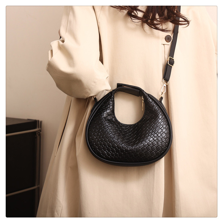 Bolsos para mujer 2023 invierno nueva moda patrón de cocodrilo bolso de hombro de luna nueva moda simple bolso de estilo occidental