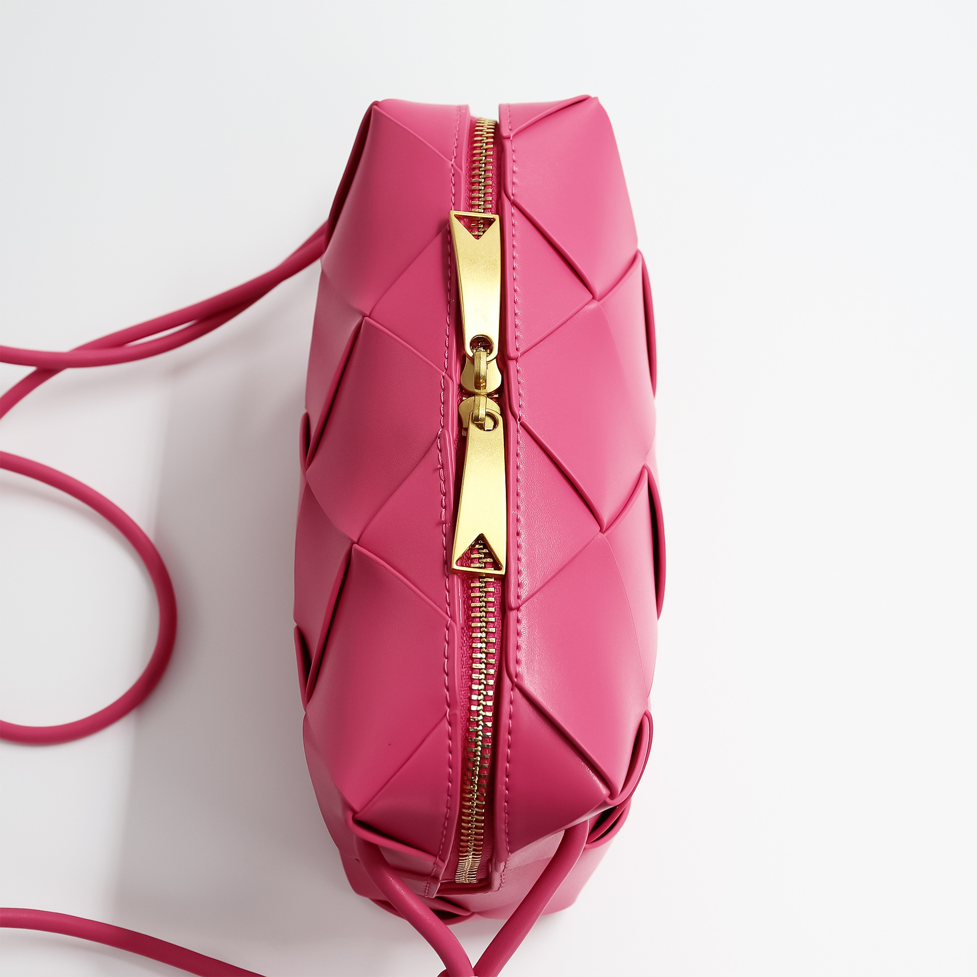 2023 nueva bolsa de mensajero tejida nicho de alta calidad de cuero genuino rombo bolsa de moda todo partido pequeño bolso cuadrado bolsa de hombro para mujeres