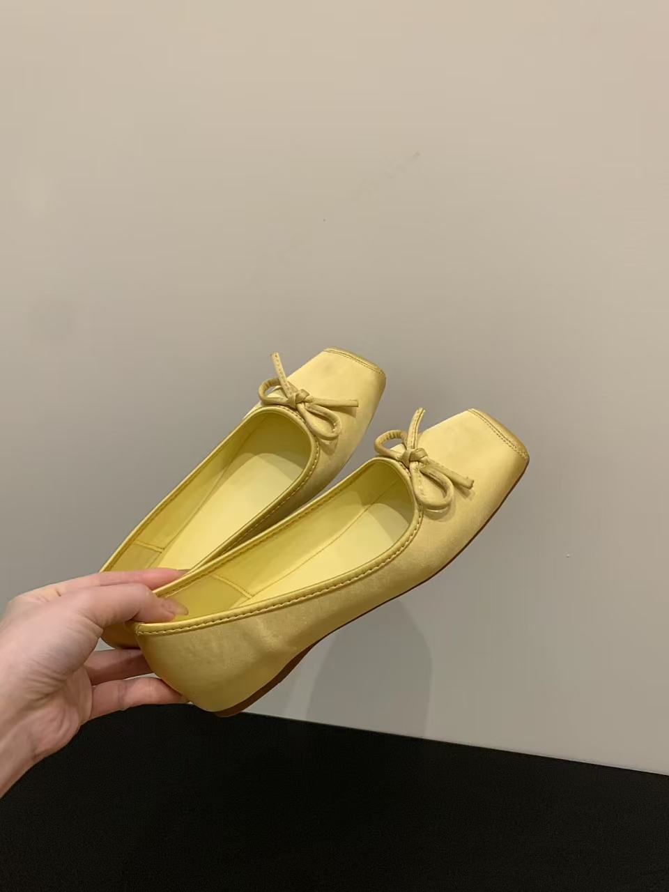 Aumento interno 3CM albaricoque suave zapatos de noche zapatos de mujer 2025 nuevos zapatos de ballet de satén rojo de primavera y verano