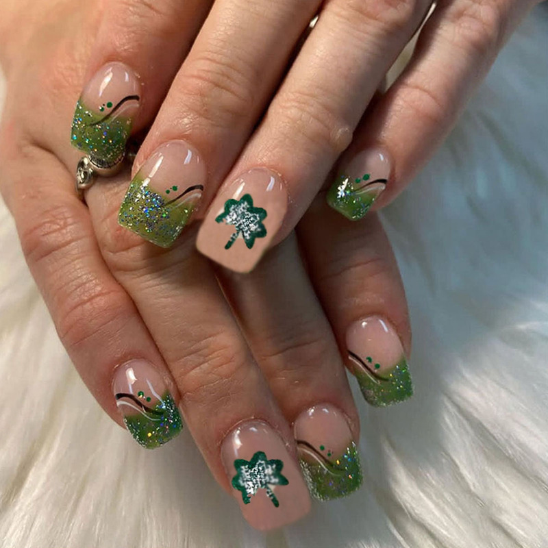 European and American Style Wearable Nail Patches for St. Patrick's Day, Green Gradient Silver Glitter Four-Leaf Clover Nail Stickers European and American Style Wearable Nail Patches for St. Patrick's Day, Green Gradient Silver Glitter Four-Leaf Clover Nail Stickers