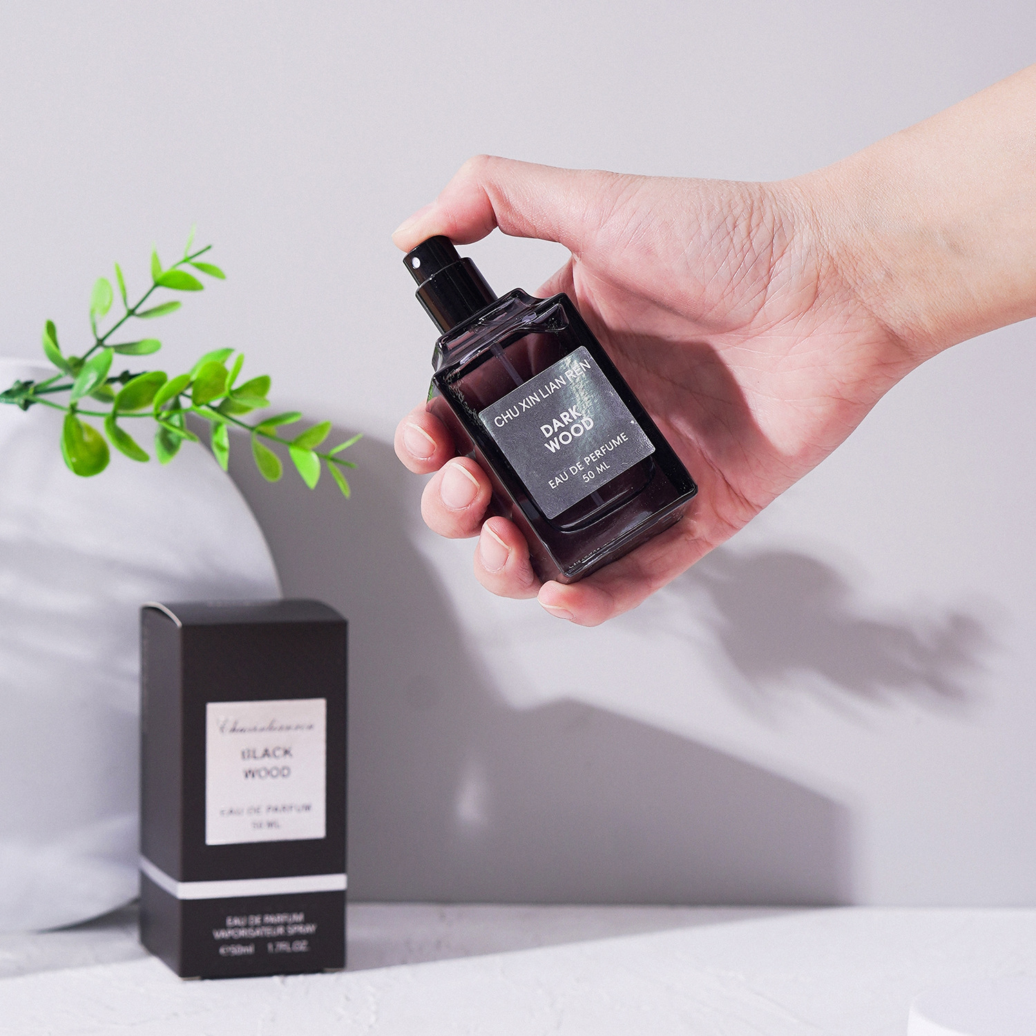 Noul parfum fierbinte pentru bărbați și femei Parfum proaspăt, elegant, persistent, parfumat, cu aromă de lemn pentru studenți, lemn de agar de abanos_voghion.com