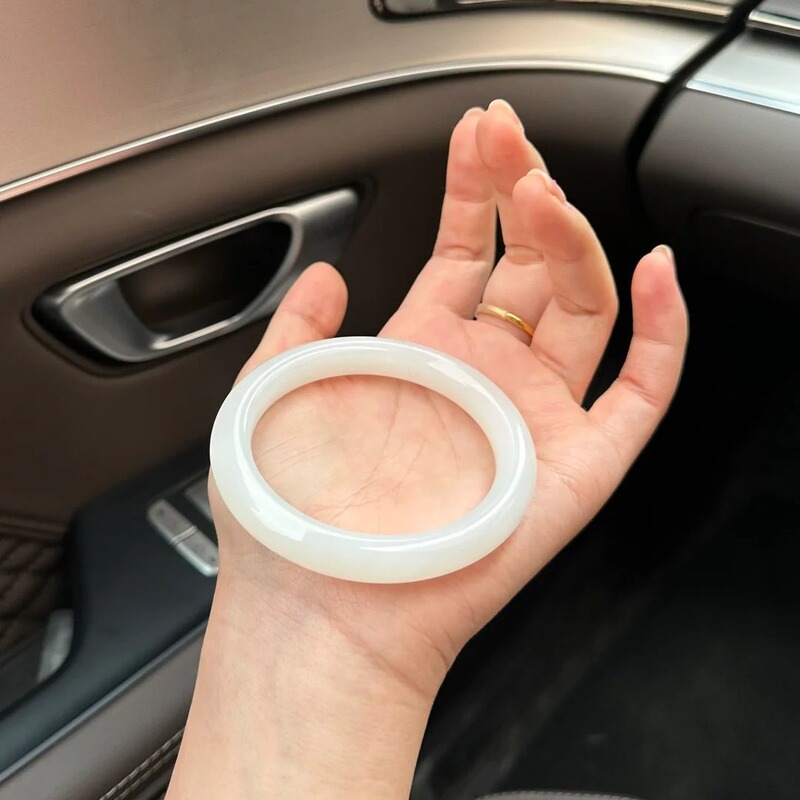 Xinjiang white jade bracelet suet white round gold jade litchi frozen bracelet white moonlight fine jade bracelet beauty Xinjiang white jade bracelet suet white round gold jade litchi frozen bracelet white moonlight fine jade bracelet beauty