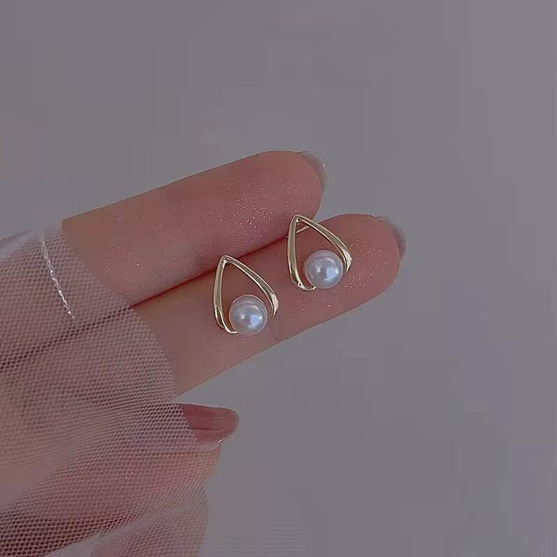 Серьги, ушные клипсы, стиль лёгкой роскоши, стиль высокого качества