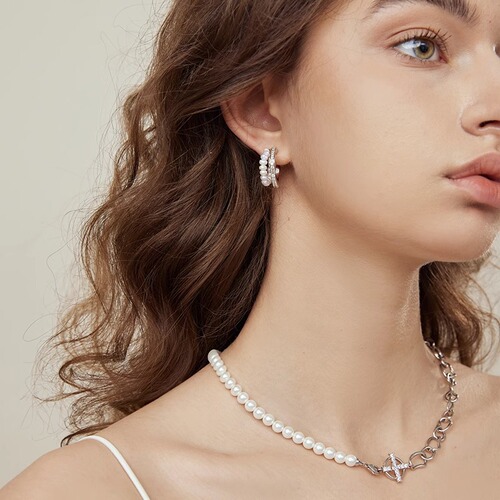 Glowing Pearl Earrings for Women, Light Luxury, Unique Design, High-End, Exquisite Diamond-Studded Earrings, Elegant and Personality, Versatile and Stylish Earrings
