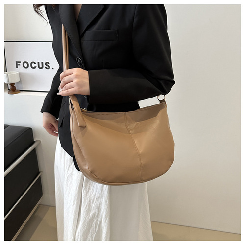Large Capacity Casual Shoulder Bag for Women, Trendy Soft Collapse Half Round Single Shoulder Crossbody Bag, Soft PU Retro Saddle Bag