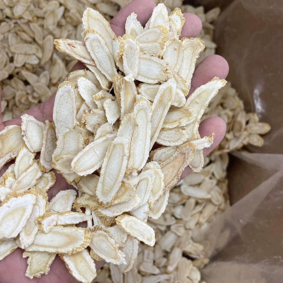 Настоящие импортные ломтики канадского американского женьшеня, мягкие ломтики американского женьшеня, нарезанные диагонально, для питательного и полезного для здоровья супа.