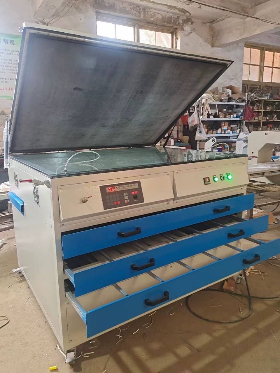 УФ-экспонирование + сушка трафаретной печати — универсальная машина