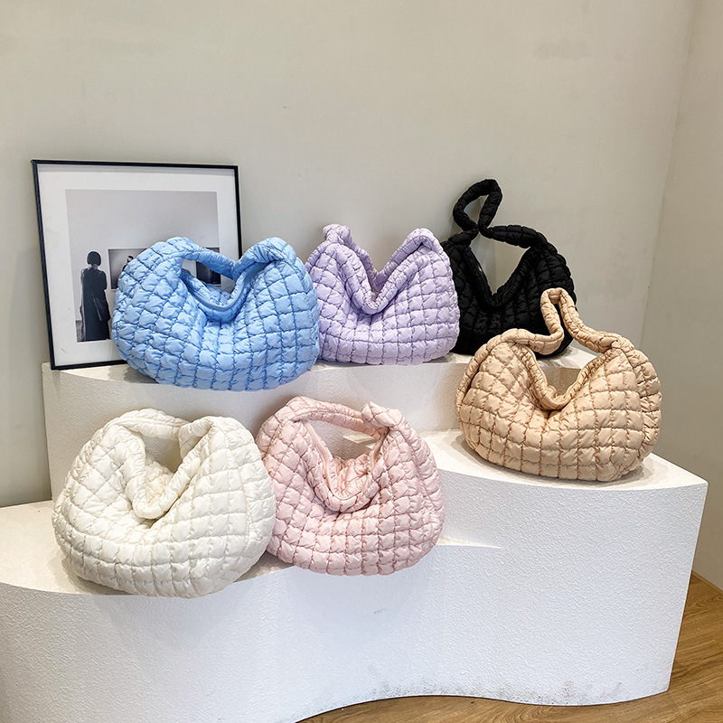 2026 Spring and Autumn New Cloud Large Capacity Shoulder Bag Pleated Puff Lightweight Quilted Crossbody Bag Commuter Tote Bag