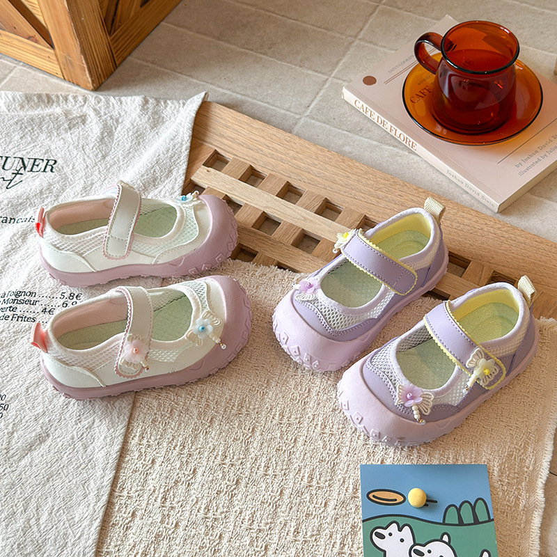 Niñas sandalias de verano 2026 nuevos zapatos de malla transpirables para niños zapatos casuales de suela suave zapatos deportivos para niños