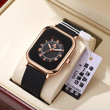 ��ˇ����ҹ��ʯӢ�ֱ��W�t�p�ݾ��r��С���L��Ů�W����H���