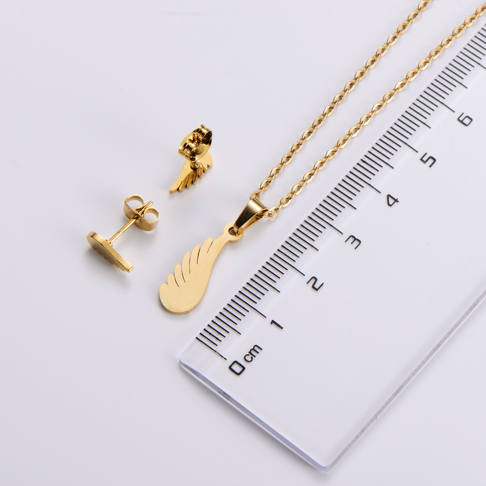 304 Stainless Steel 18K Gold Plated Simple Style Plating Animal Pendant Necklace display picture 6