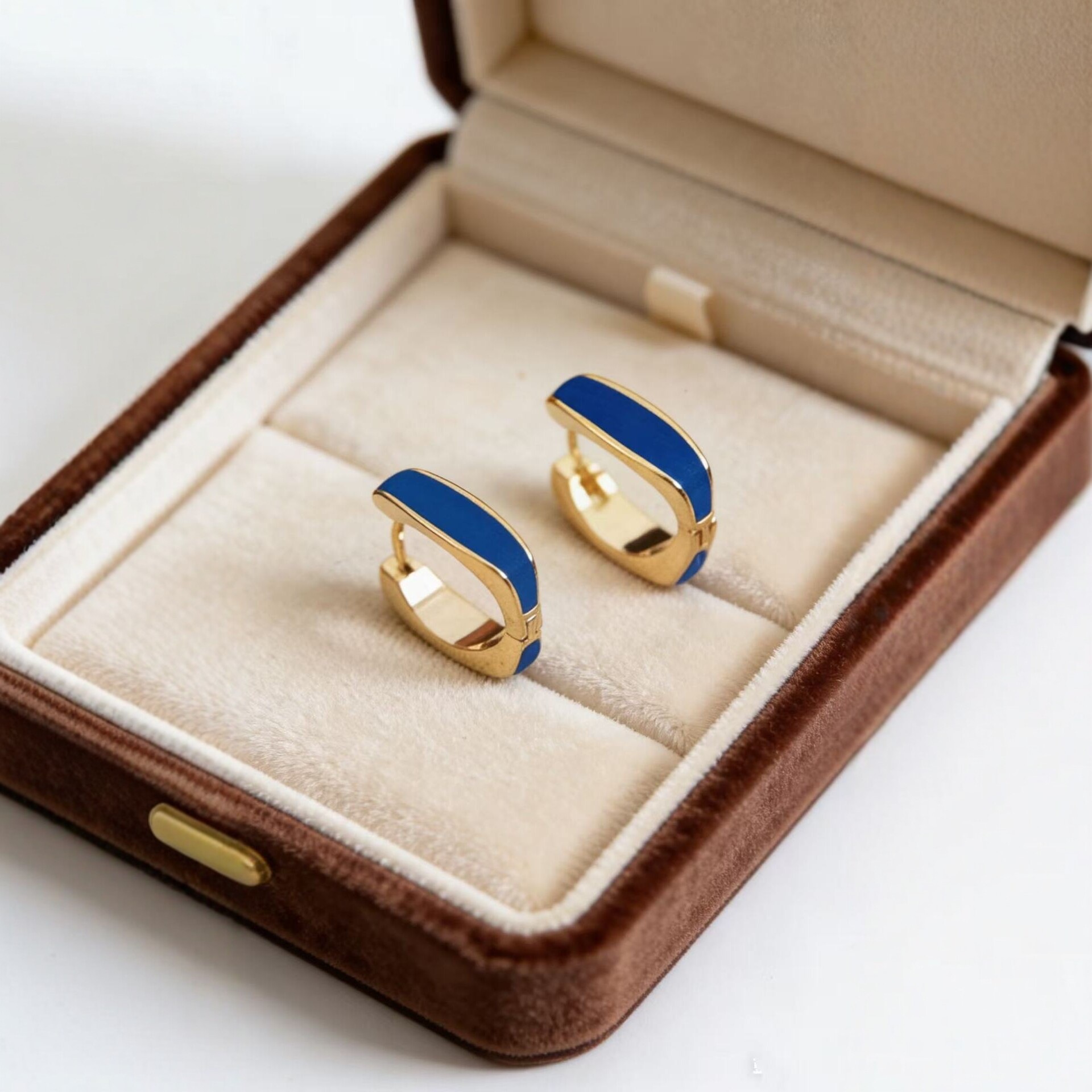 French-Style Light Luxury Blue Gold Earrings for Women, High-End Niche Design, Retro Metal Ear Clips, New Popular Model