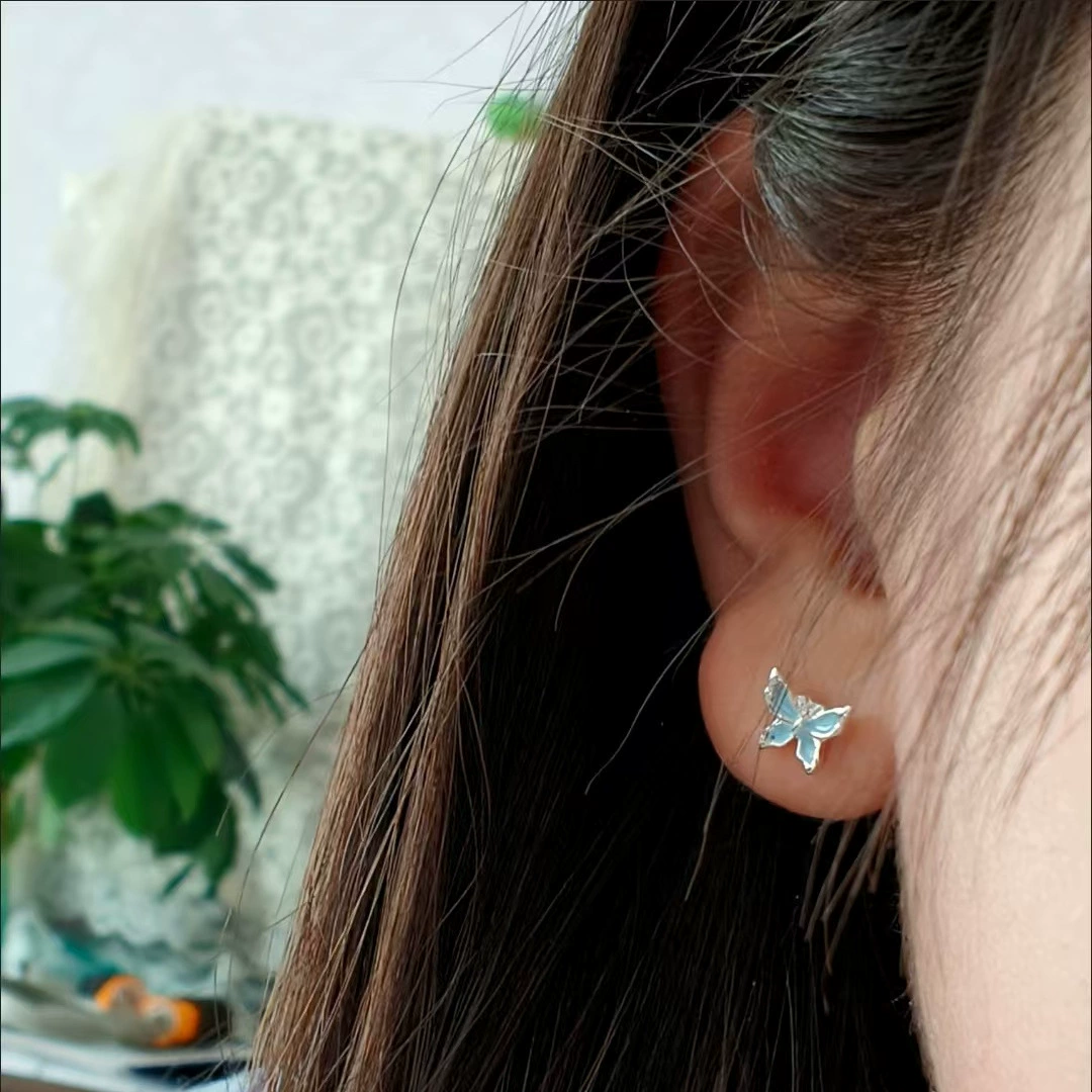 Fresh cute small universal earrings, simple and elegant design