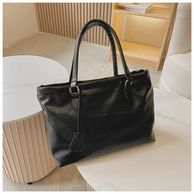 Fashion Stone Pattern Large-capacity Solid Color Soft Leather Handbag Wholesale Nihaojewelry display picture 8