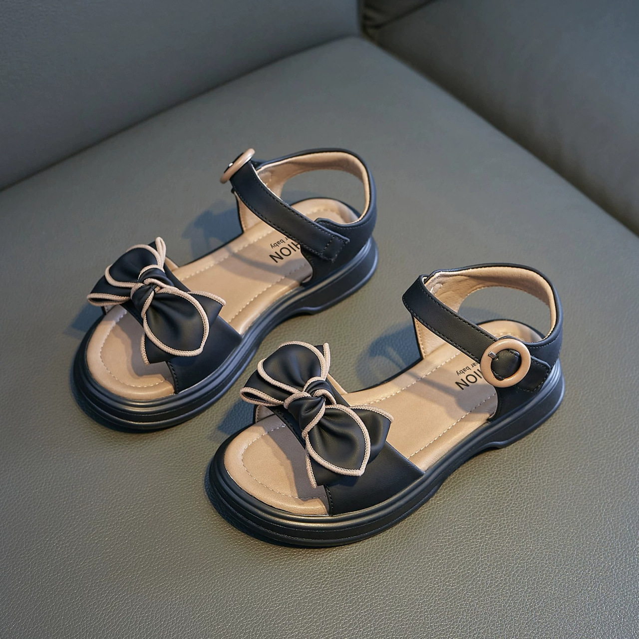 Sandálias de niñas 2026 verano nuevo niño moda versátil zapatos de playa arco Lefour hueco zapatos de dedo abierto image 6