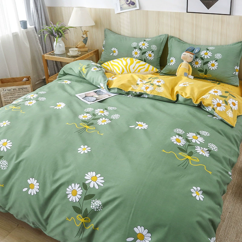 Новый свежий набор из четырех предметов постельного белья в студенческом общежитии