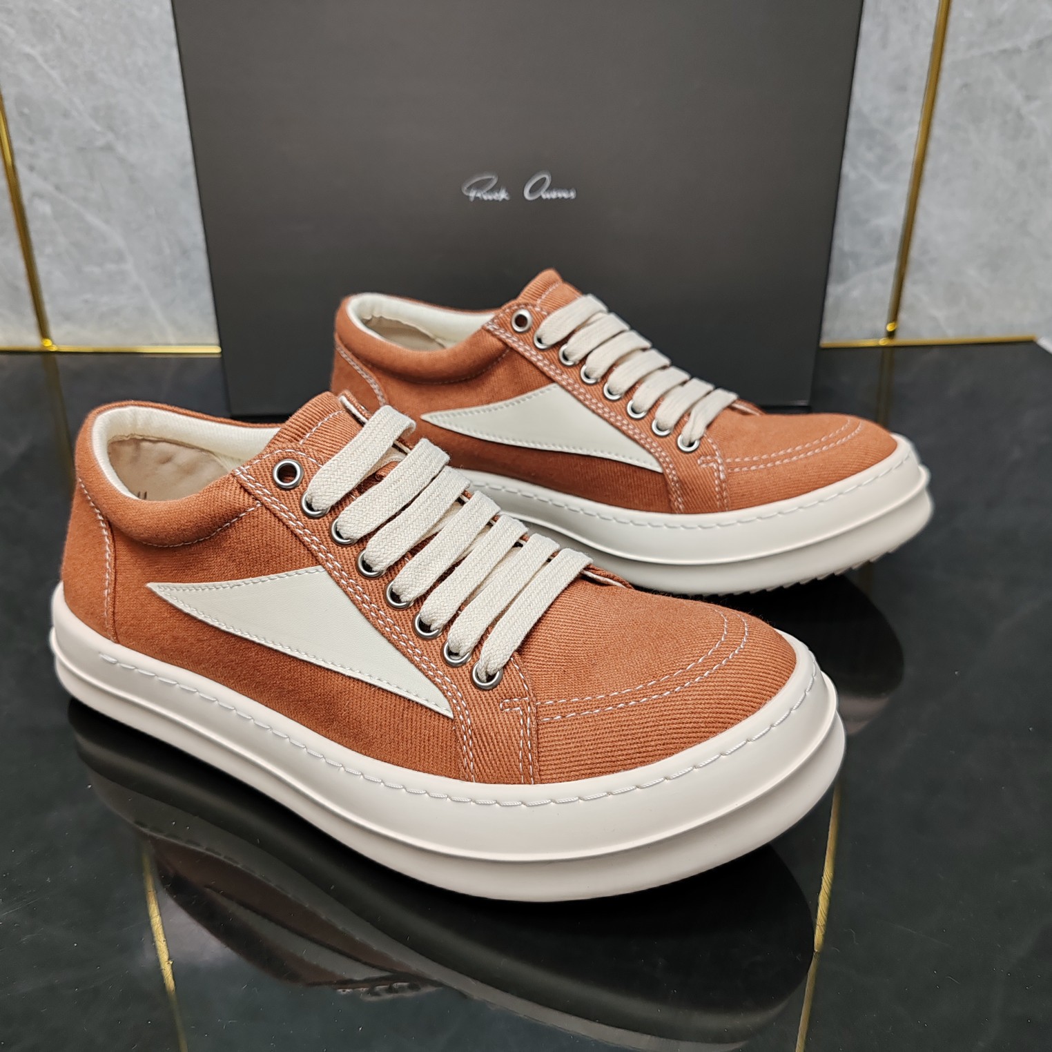 Sepatu Pria Segitiga Kecil Ro Low Top Model Baru Sepatu Wanita Kasual Sederhana dengan Sol Tebal Dipertinggi Modis Model Pasangan Mudah Dipadu Padan