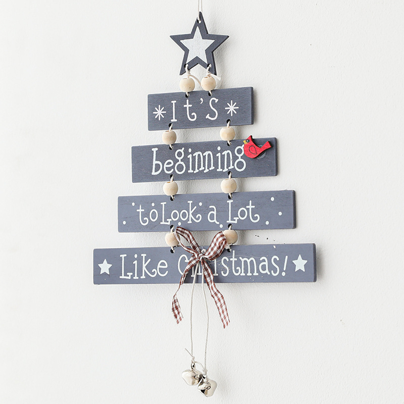 Colgante de tarjeta de letra decorativa pintada a mano de color de madera en forma de árbol de Navidad diseño de escena de ventana de Navidad accesorios decorativos