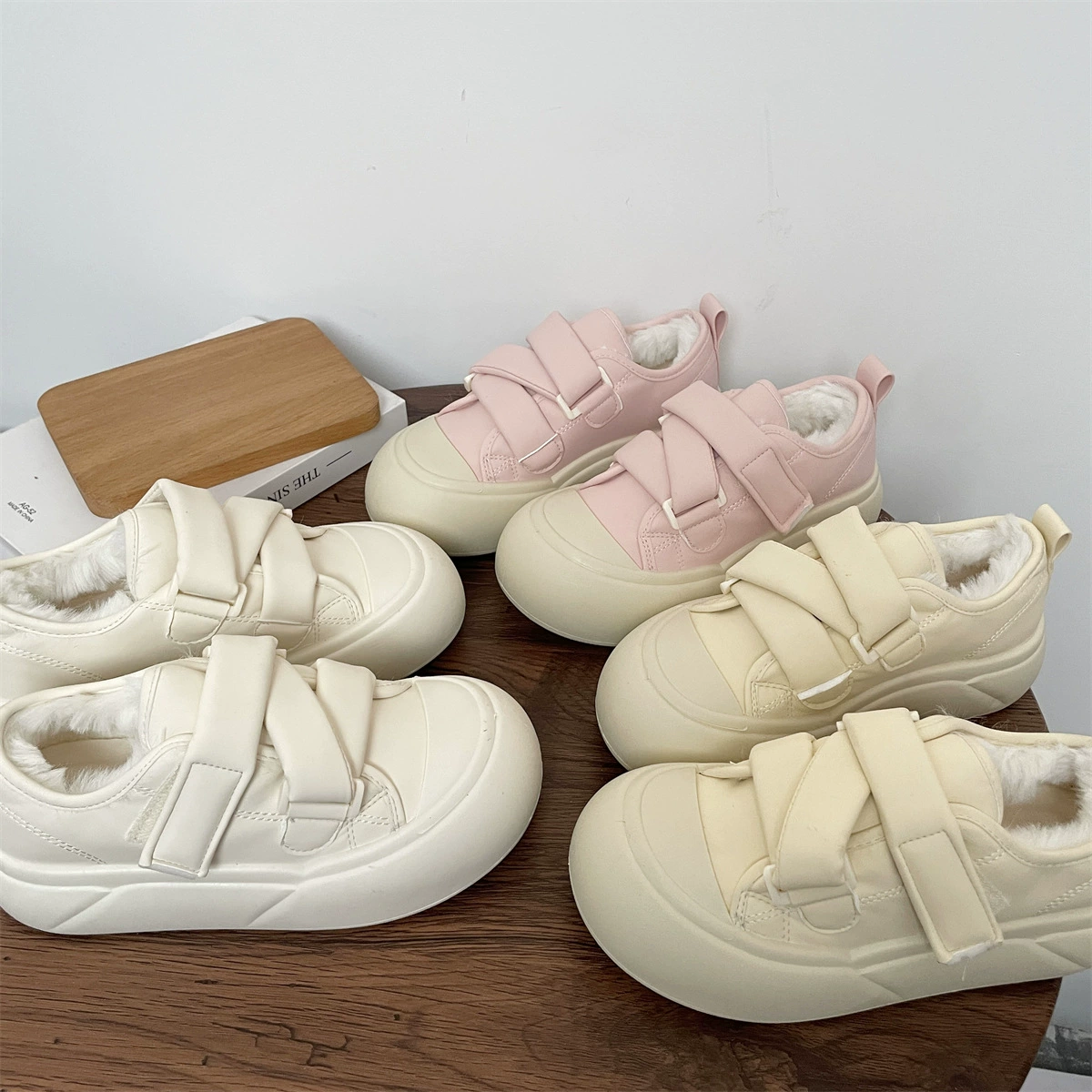 Зимние хлопчатобумажные туфли женские бархатные маленькие белые туфли